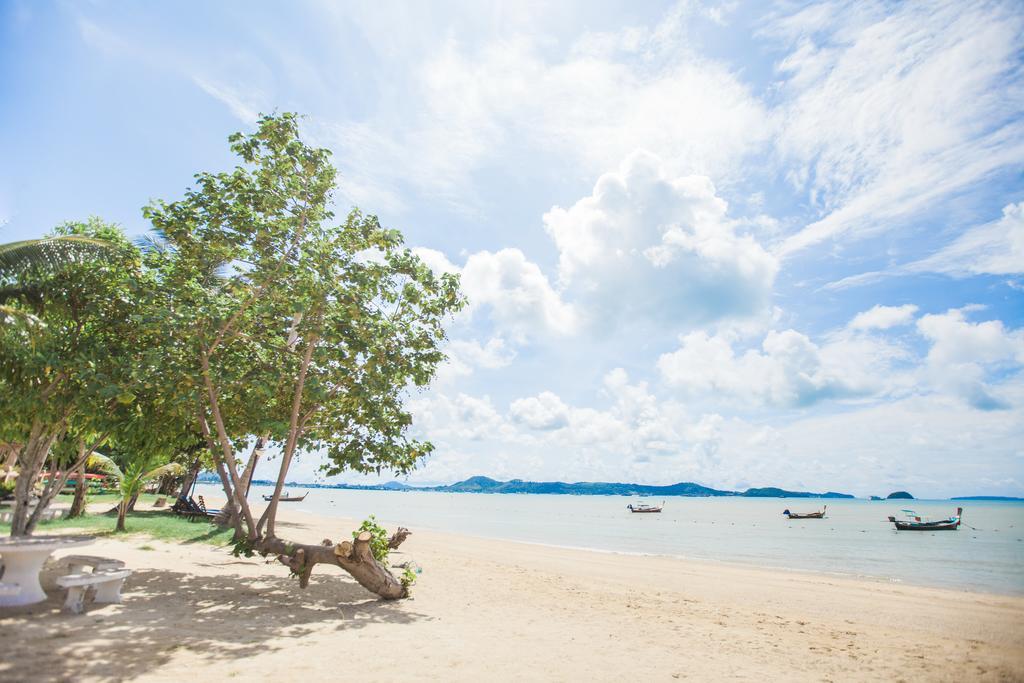 Blue beach grand resort. Чалонг Бич. Отель Чалонг Бич Пхукет. Чалонг Пхукет пляж. Чалонг Бэй пляж.